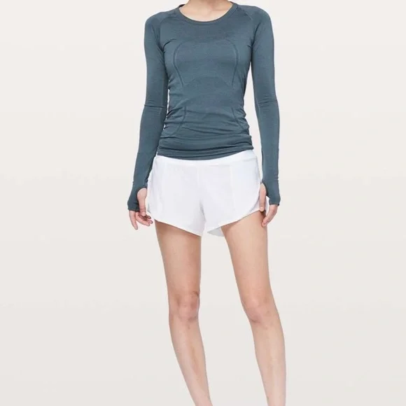 Lulu lemon attack the track white shorts - Picture 4 of 5